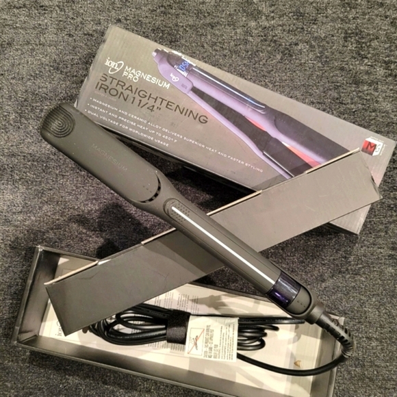 🆕️Magnesium Pro Straightening Iron - Picture 1 of 5